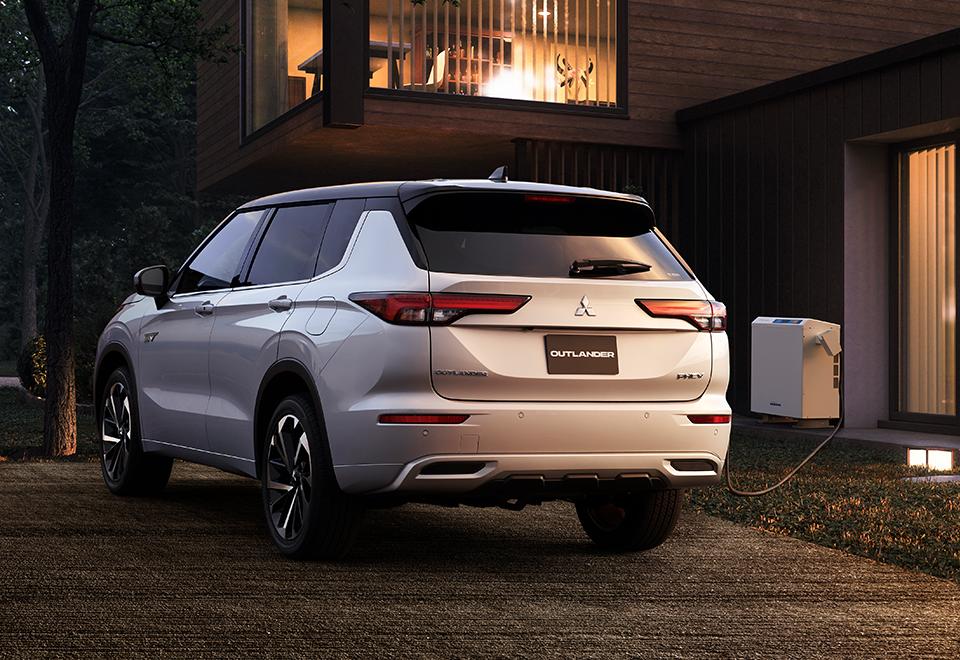 New Mitsubishi Outlander PHEV photo: Rear view image