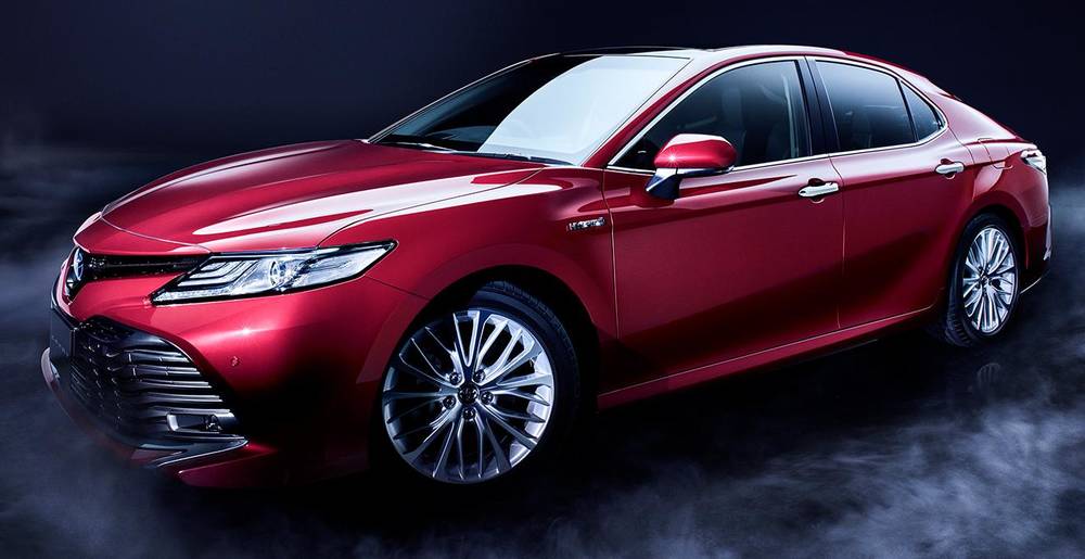 New Toyota Camry Hybrid photo: Front view