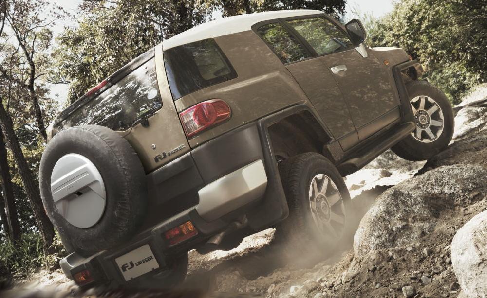 New Toyota FJ Cruiser Photo: Back (Rear) view