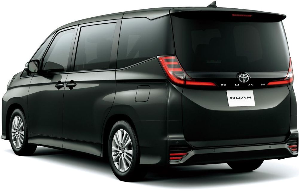 New Toyota Noah AERO photo: Back view image
