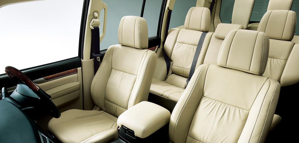 New Mitsubishi Pajero - interior (Beige)