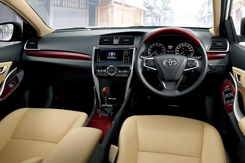 New Toyota Premio photo: Cockpit image New Toyota Premio photo: Cockpit image