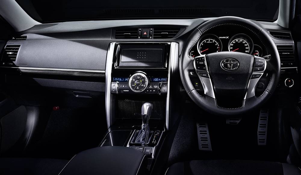 New Toyota Mark-X photo: Cockpit view New Toyota Mark-X photo: Cockpit view